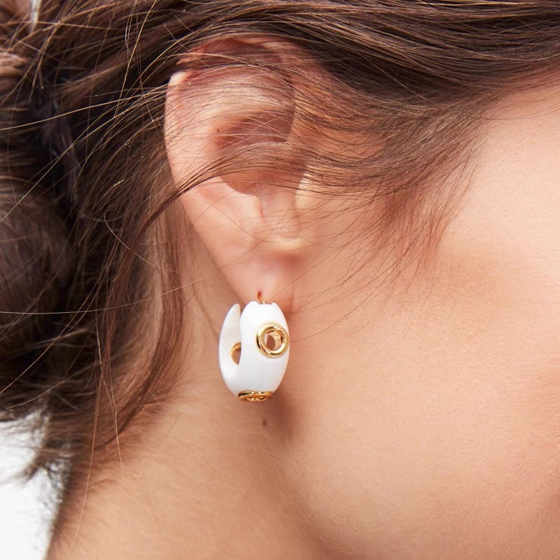 Classic Gold Earring with Timeless Appeal