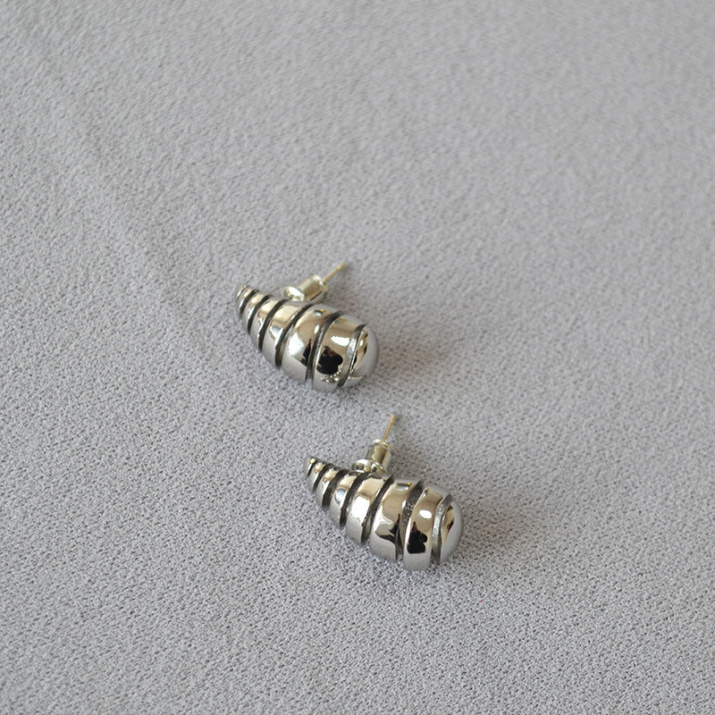 Charming Gold Earring for Any Occasion