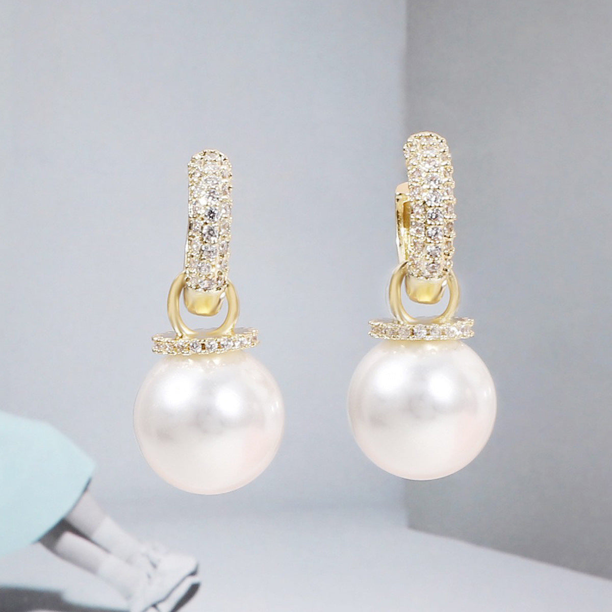 Romantic Pearl Earring for Special Moments
