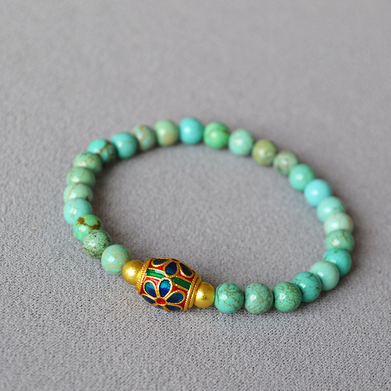 Classic Gold Bracelet with Timeless Appeal