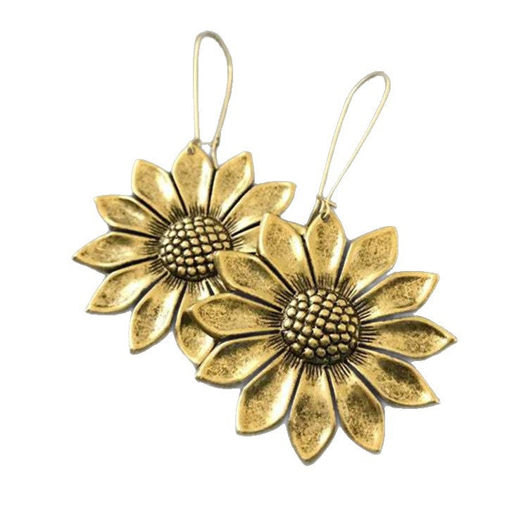 Elegant Gold Earring for Every Occasion