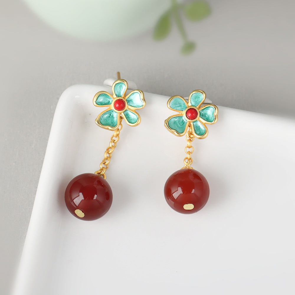 Charming Gold Earring for Any Occasion