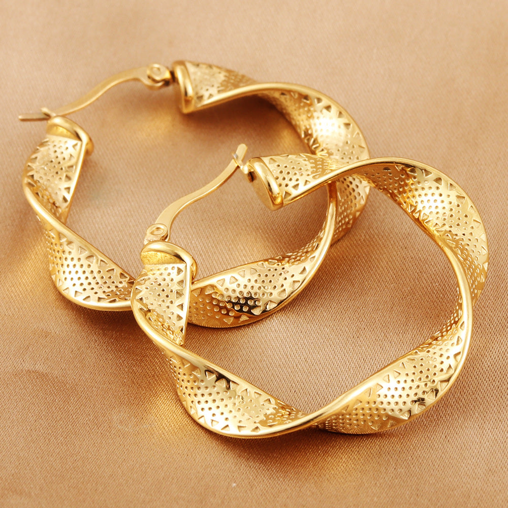 Charming Gold Earring for Any Occasion