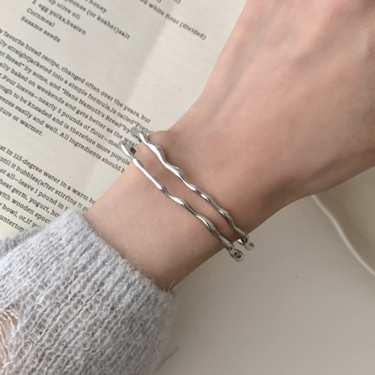 Romantic Gold Bracelet for Special Moments