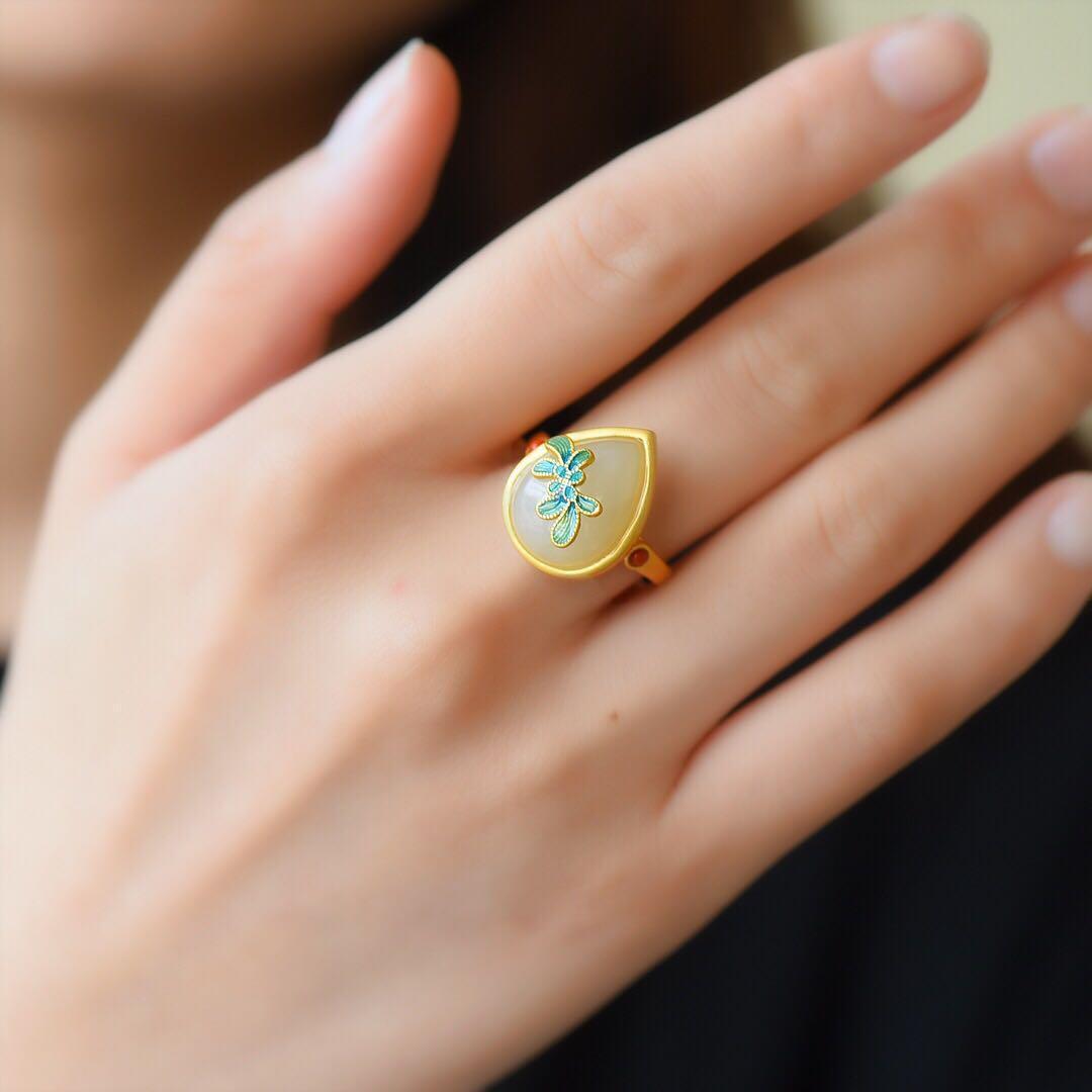 Romantic Silver Ring for Special Moments