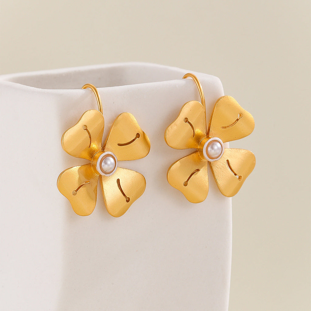 Stunning Gold Earring for Daily Wear