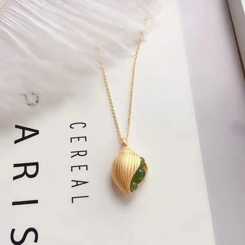 Romantic Gold Necklace for Special Moments