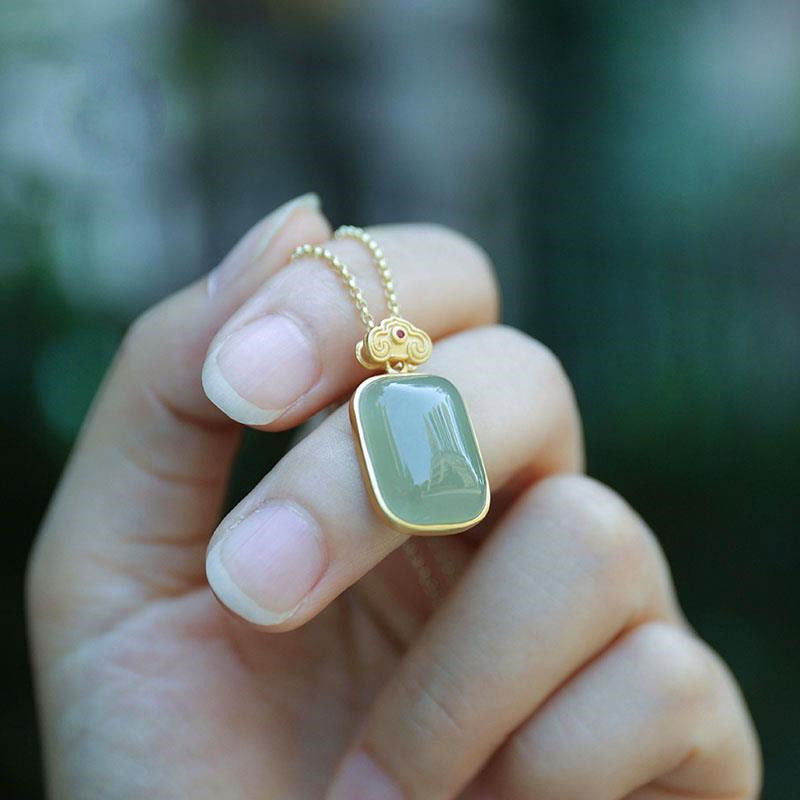 Stunning Gold Necklace for Daily Wear