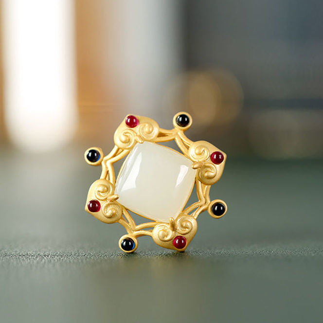 Stunning Gold Pendant for Daily Wear