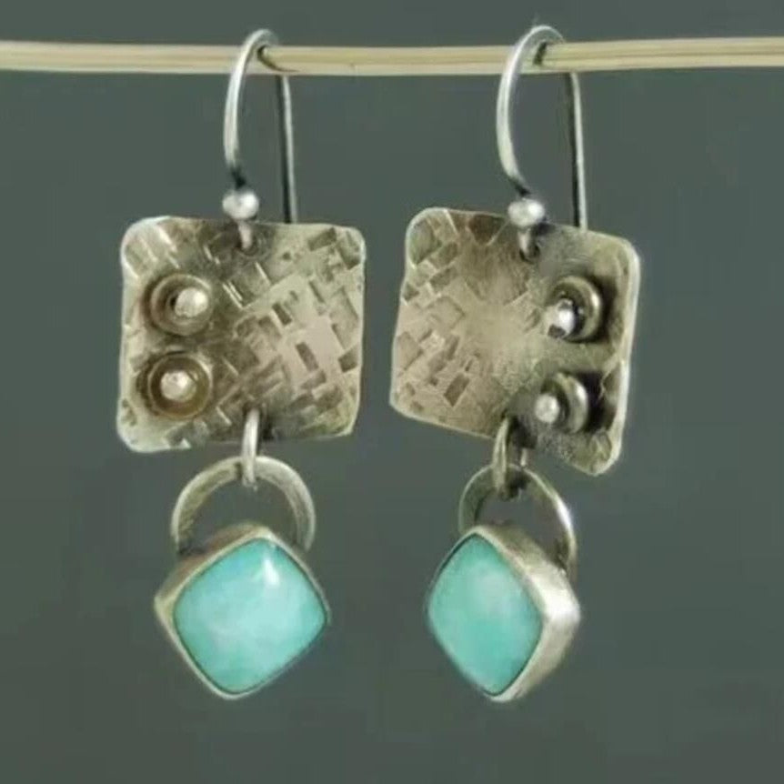 Charming Silver Earring for Any Occasion