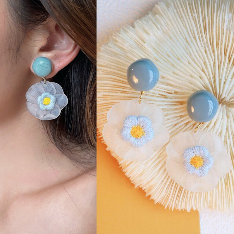 Charming Earring for Any Occasion