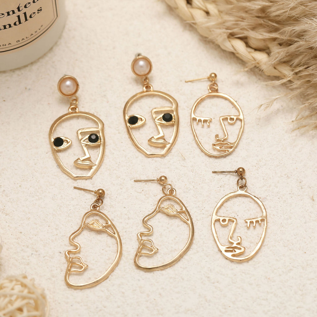 Beautiful Gold Earring with Unique Style
