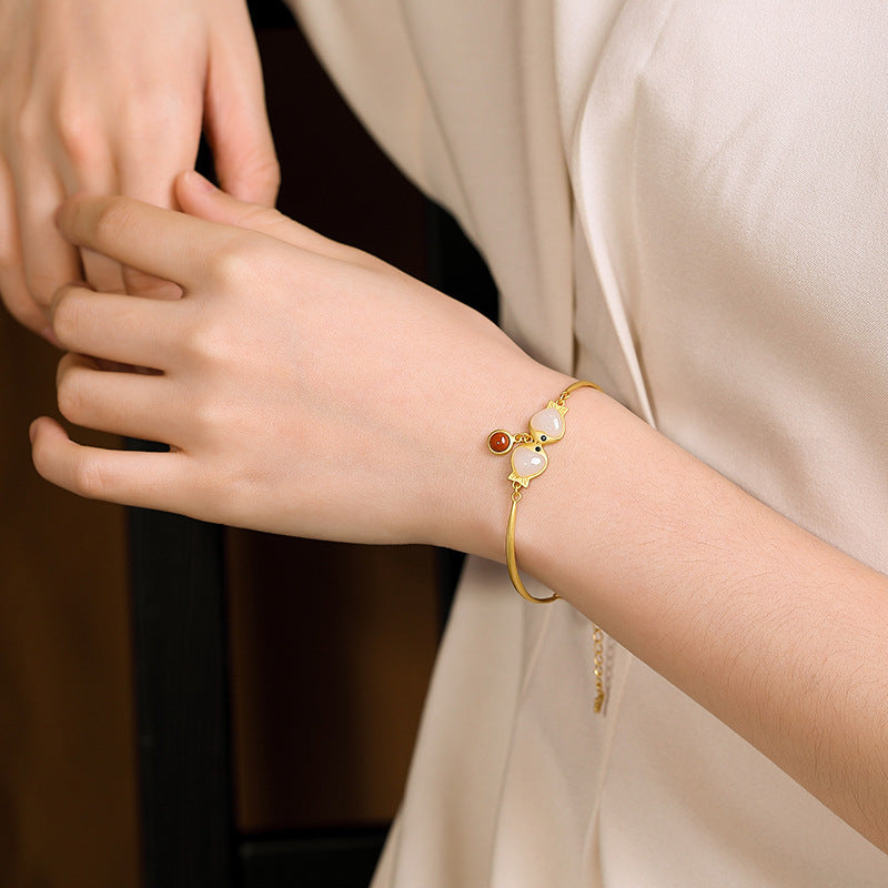 Romantic Gold Bracelet for Special Moments