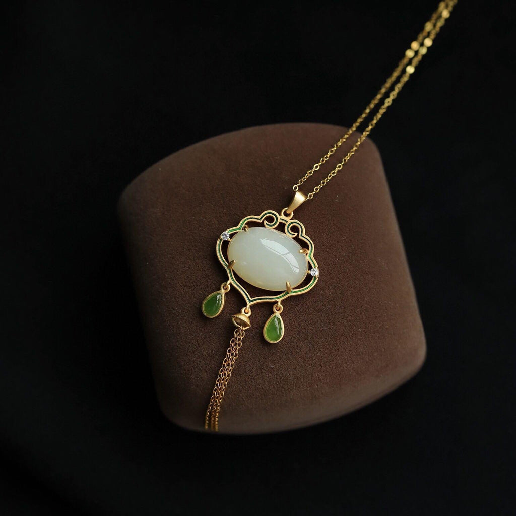 Romantic Gold Necklace for Special Moments