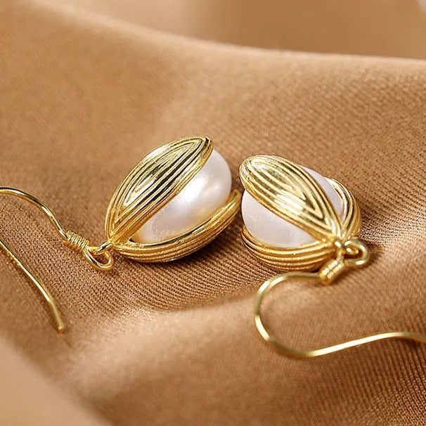 Classic Gold Earring with Timeless Appeal