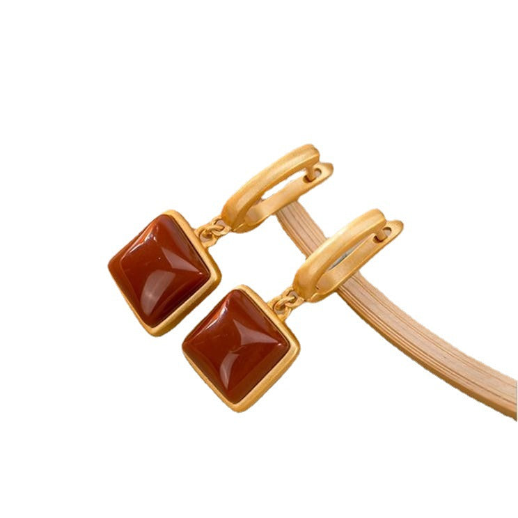 Classic Gold Earring with Timeless Appeal