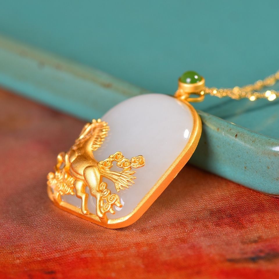 Beautiful Silver Necklace with Unique Style