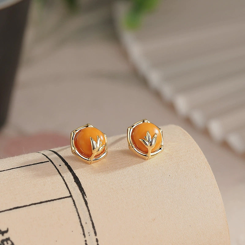 Charming Gold Earring for Any Occasion