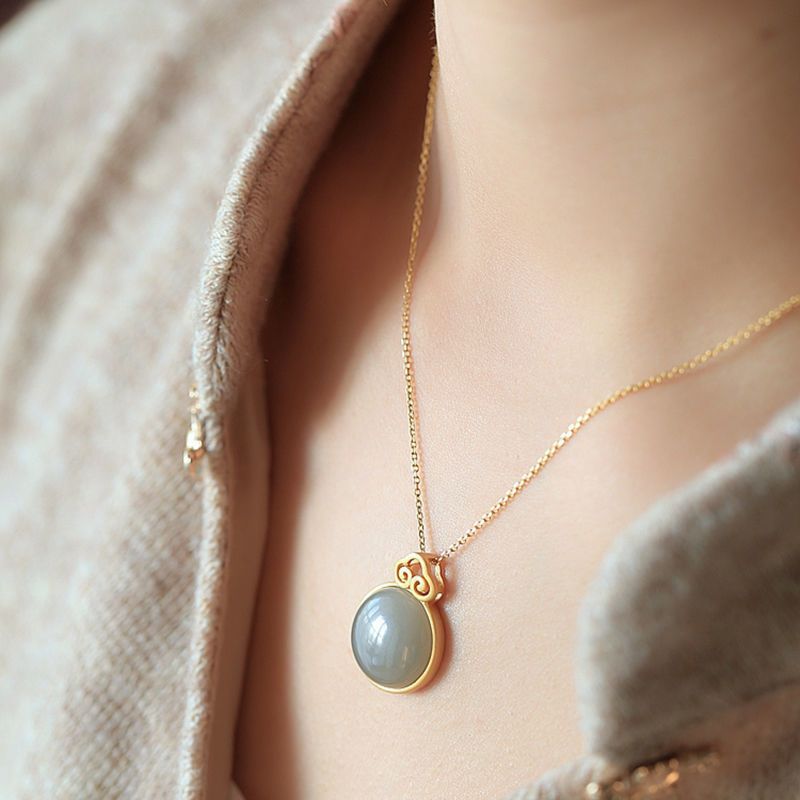 Classic Gold Necklace with Timeless Appeal