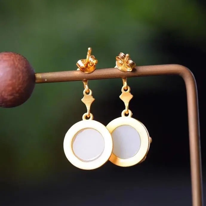 Classic Gold Earring with Timeless Appeal