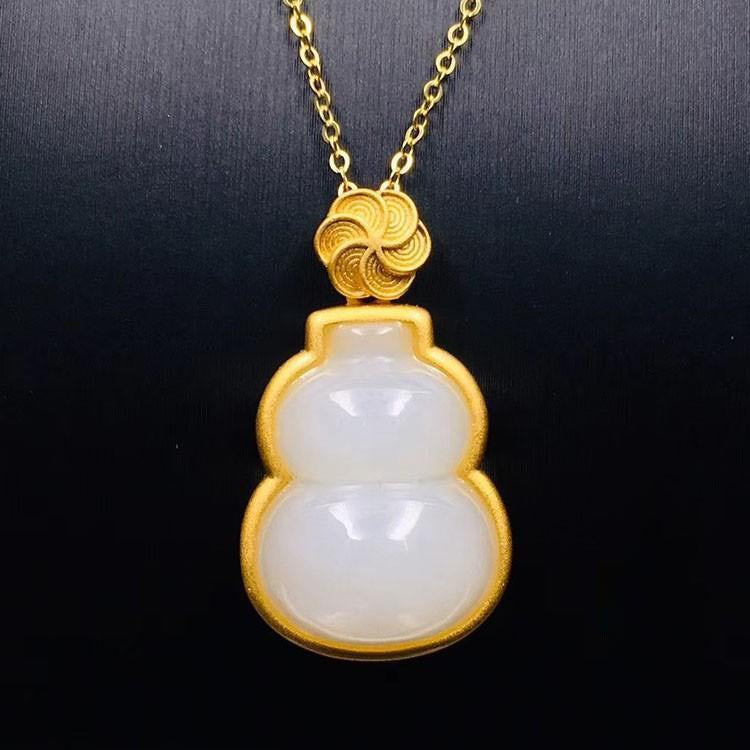 Beautiful Silver Necklace with Unique Style
