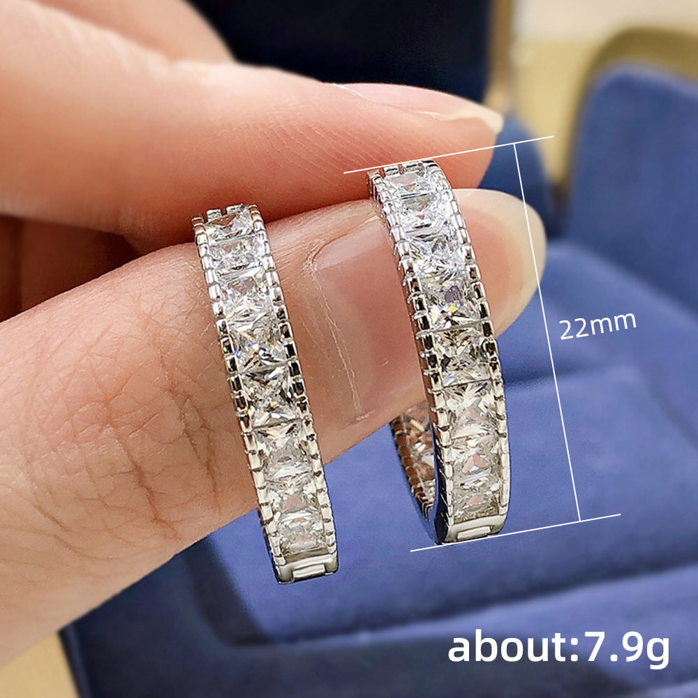 Charming Earring for Any Occasion