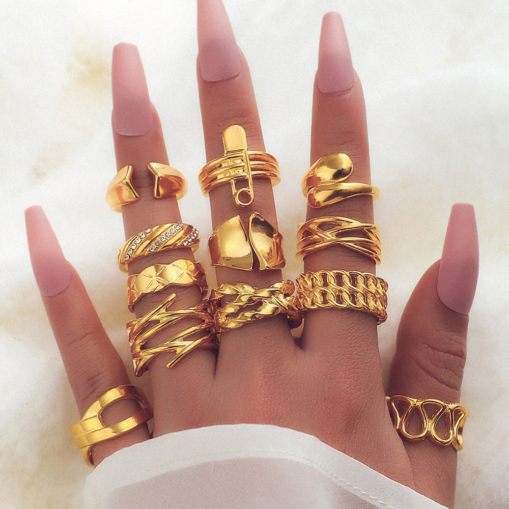 Classic Gold Ring with Timeless Appeal