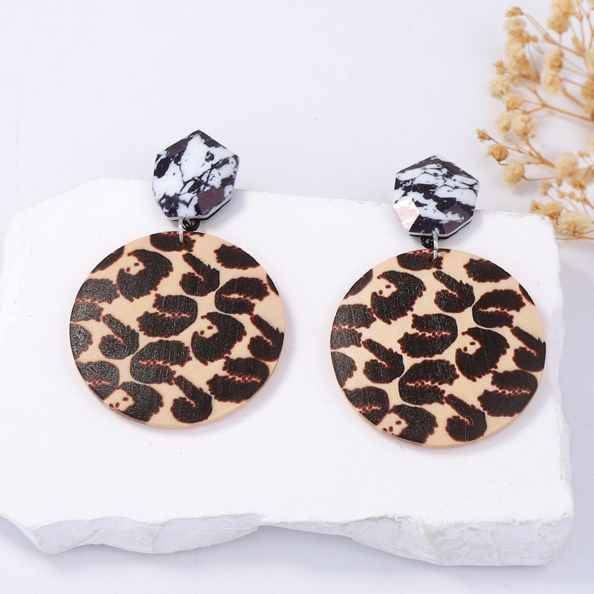 Charming Earring for Any Occasion