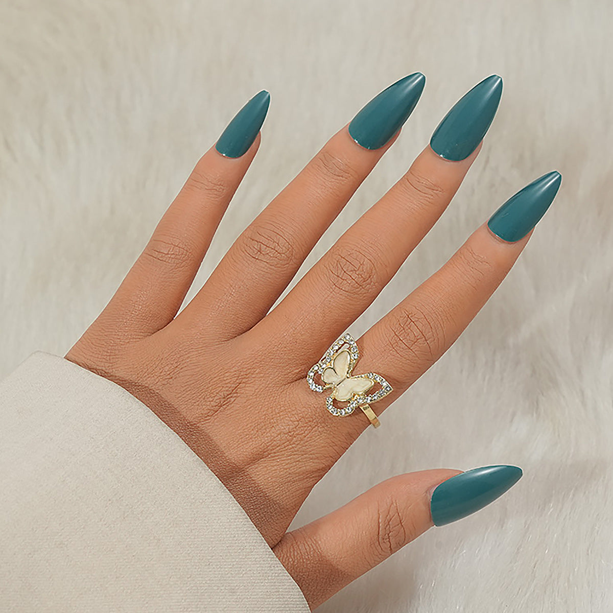 Classic Gold Ring with Timeless Appeal