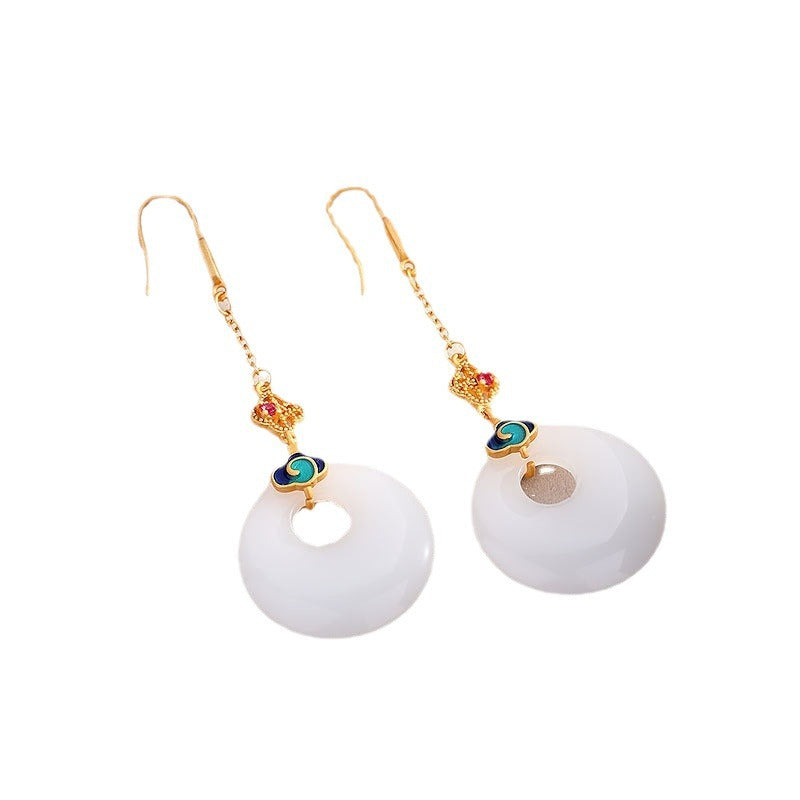 Charming Earring for Any Occasion