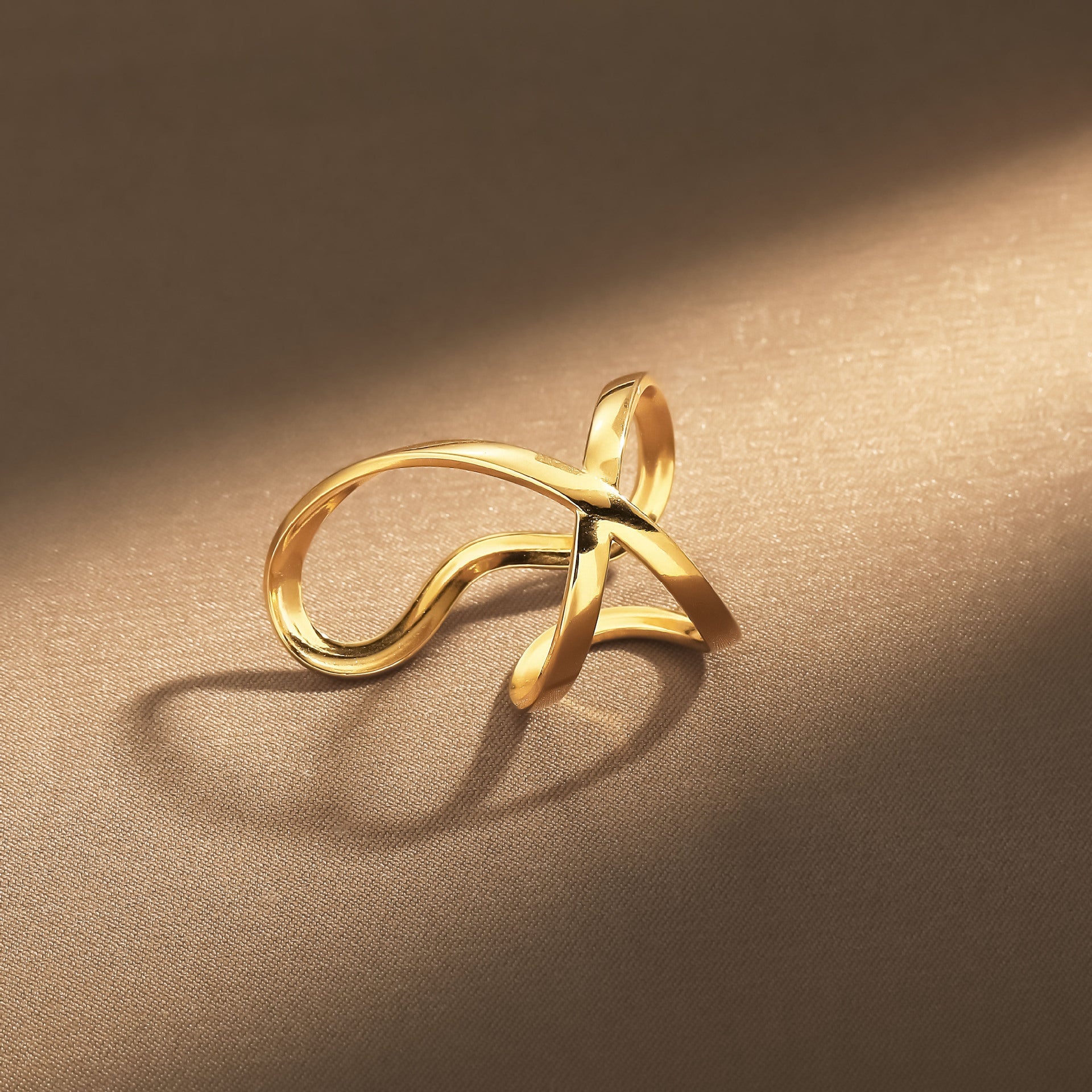 Classic Gold Bracelet with Timeless Appeal