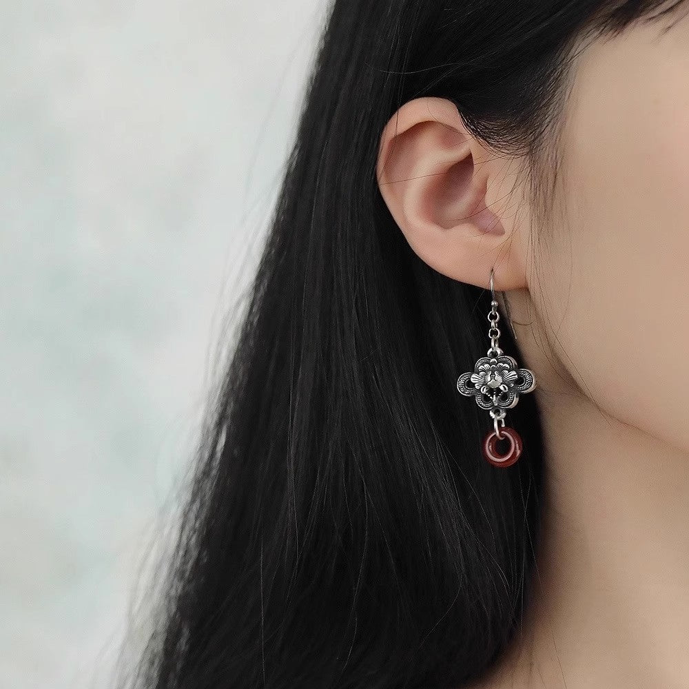 Romantic Silver Earring for Special Moments