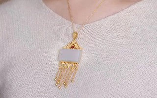 Beautiful Silver Necklace with Unique Style