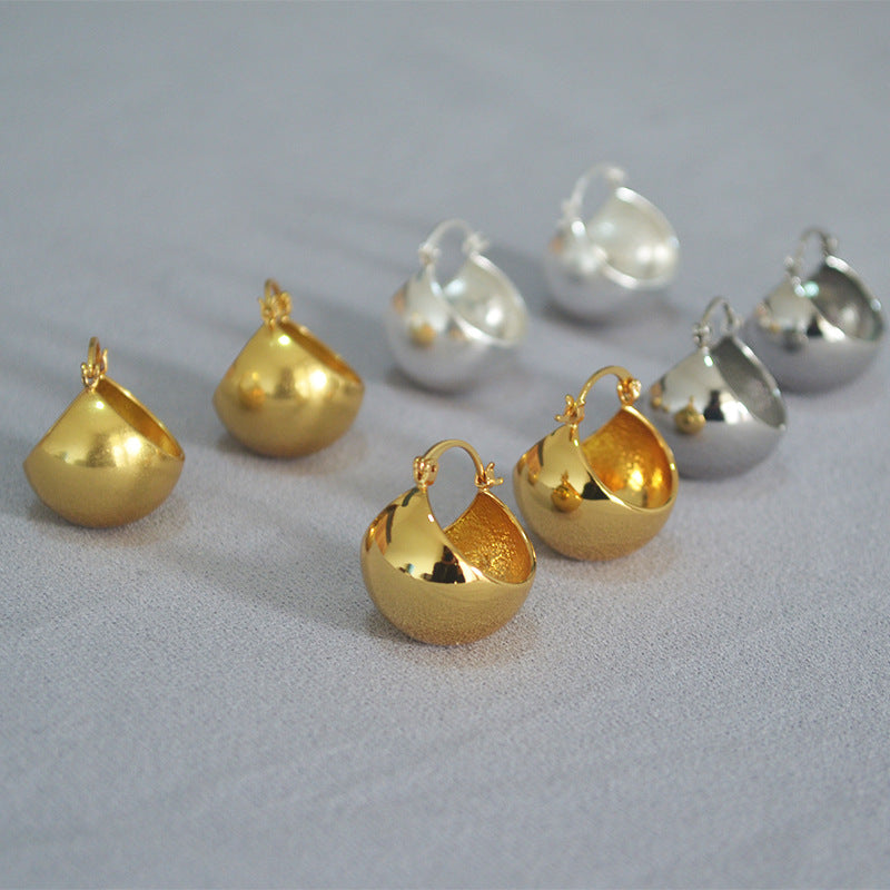 Classic Gold Earring with Timeless Appeal