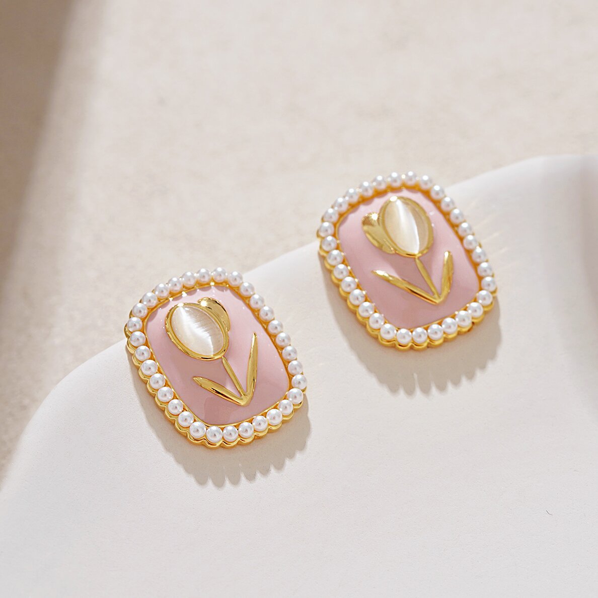 Classic Pearl Earring with Timeless Appeal