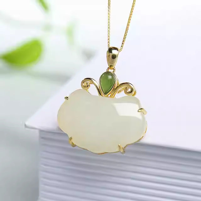 Classic Silver Necklace with Timeless Appeal