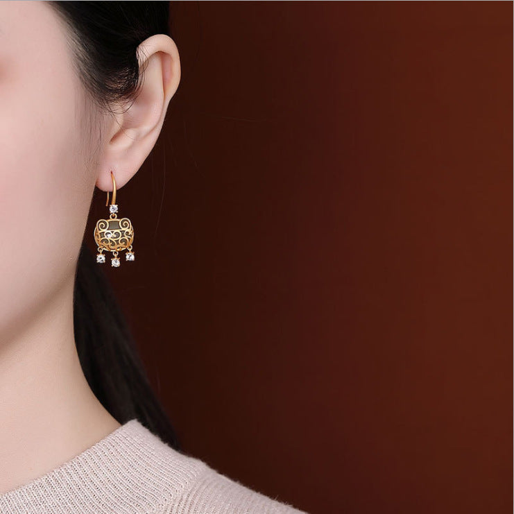 Romantic Gold Earring for Special Moments