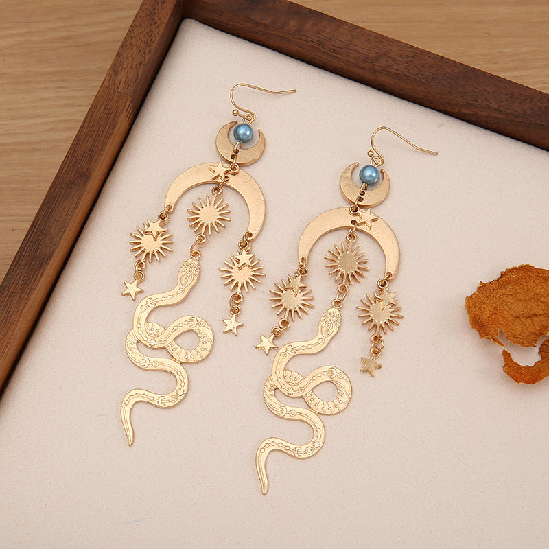 Classic Gold Earring with Timeless Appeal