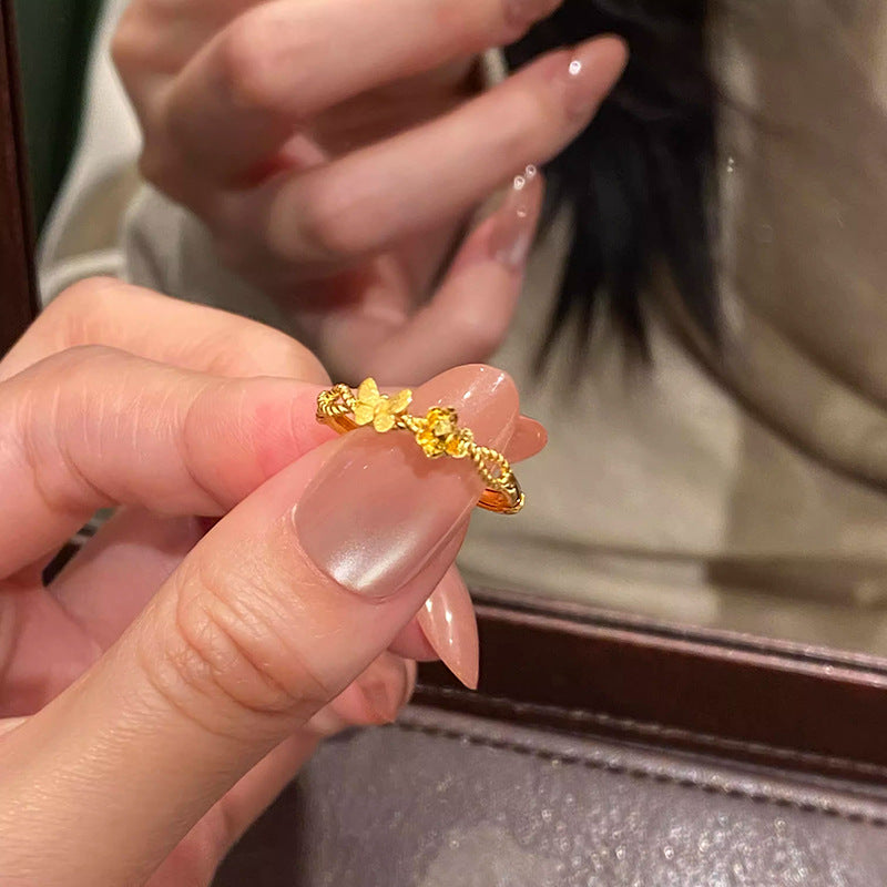 Classic Gold Ring with Timeless Appeal