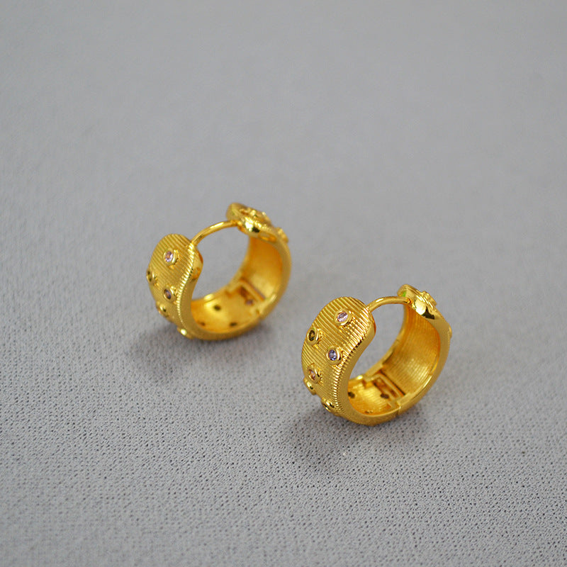 Charming Gold Earring for Any Occasion