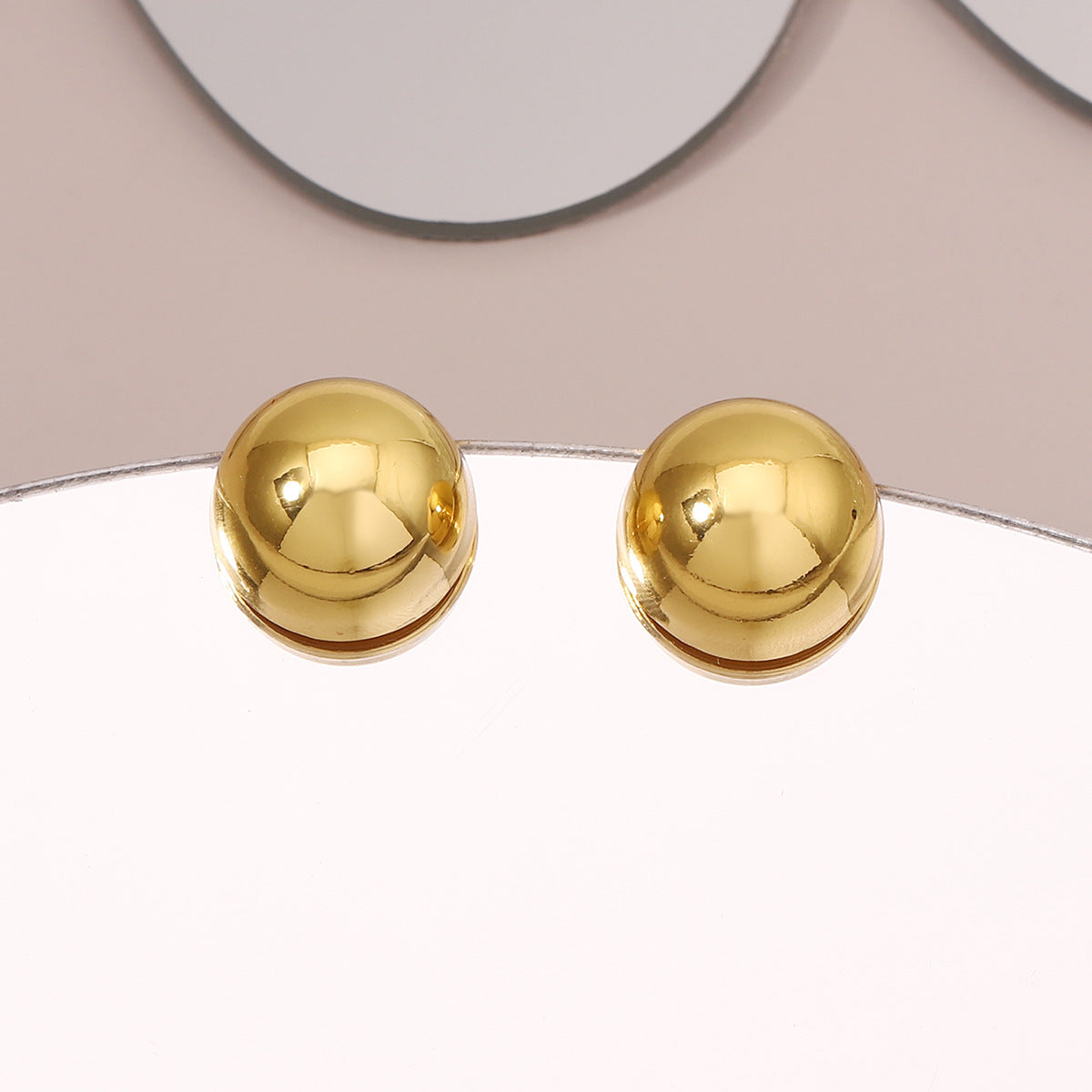 Romantic Gold Earring for Special Moments