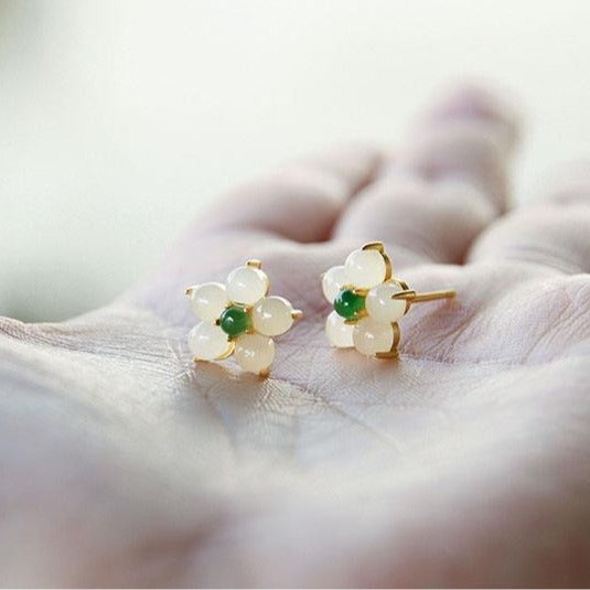 Charming Gold Earring for Any Occasion