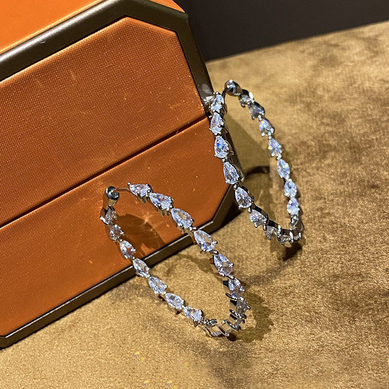 Charming Earring for Any Occasion