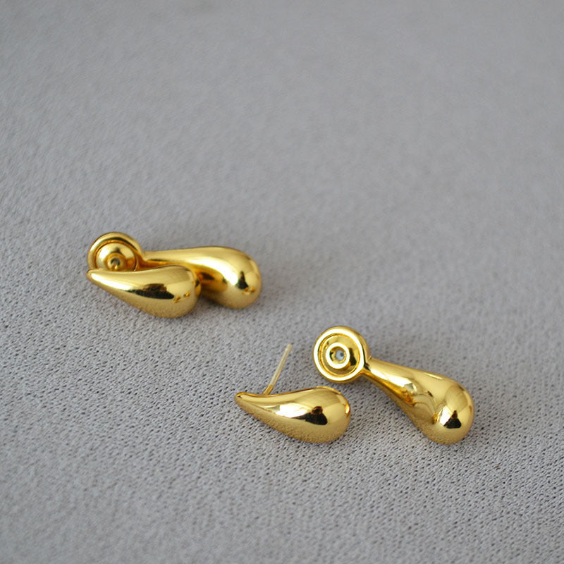 Classic Gold Earring with Timeless Appeal