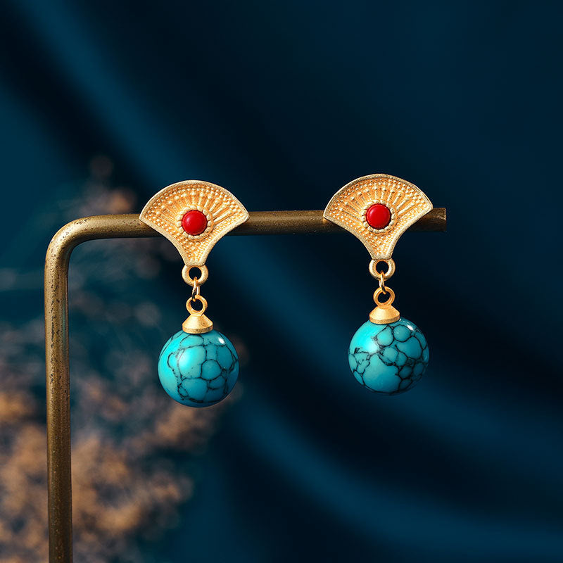 Romantic Gold Earring for Special Moments