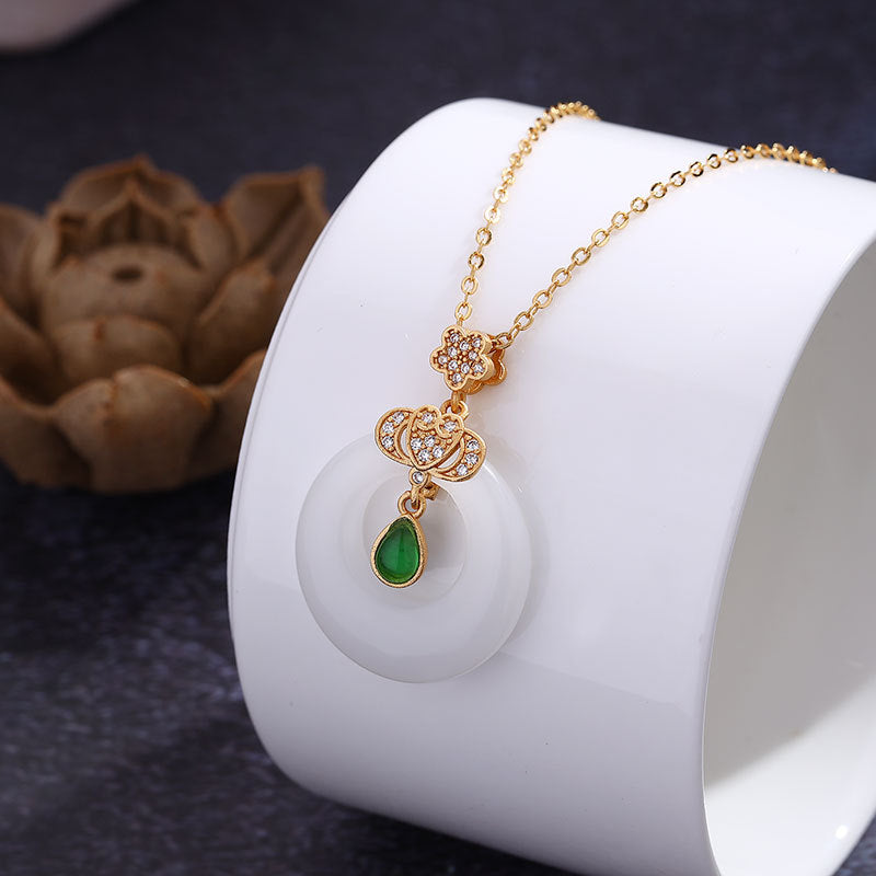 Beautiful Silver Necklace with Unique Style