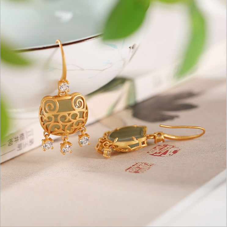 Romantic Gold Earring for Special Moments