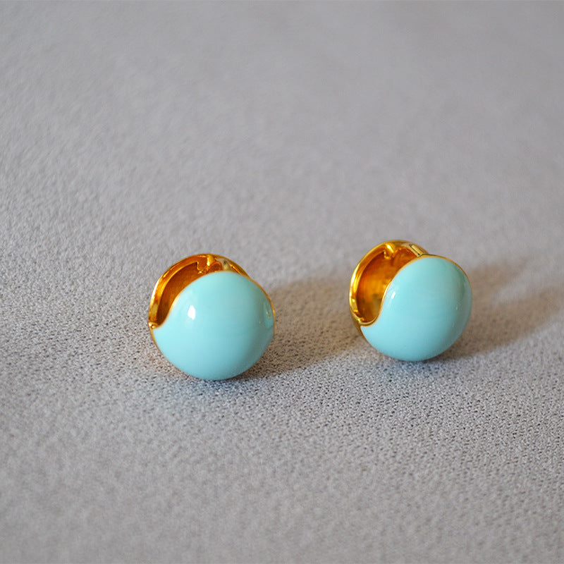 Romantic Gold Earring for Special Moments