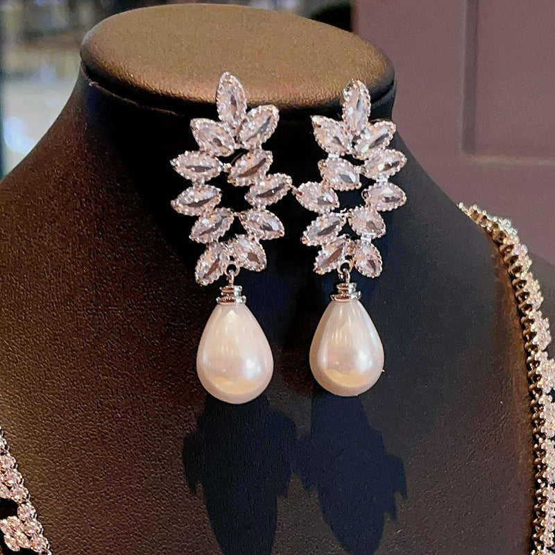 Classic Pearl Earring with Timeless Appeal