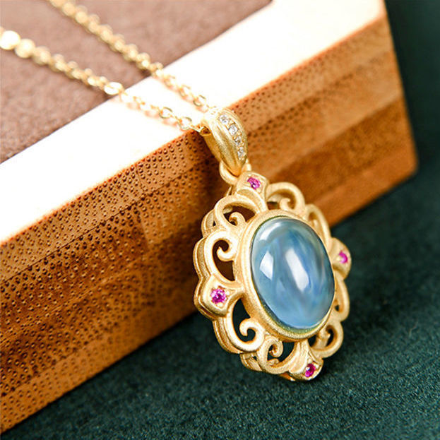 Classic Silver Necklace with Timeless Appeal